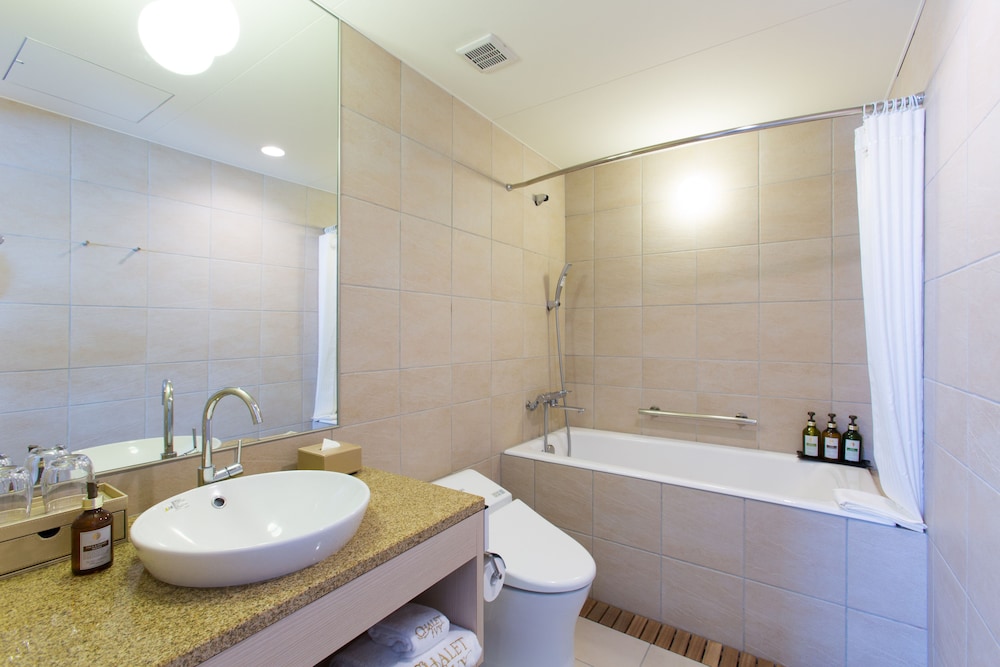 One Bedroom Suite - Mt. Yotei View photo 3