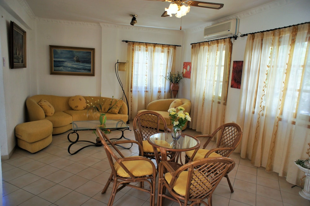 Classic Triple Room, Balcony photo 2