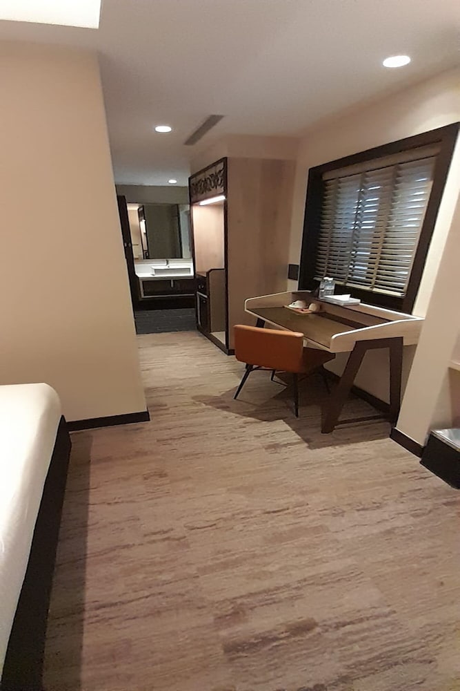 Deluxe Room, 1 Queen Bed
