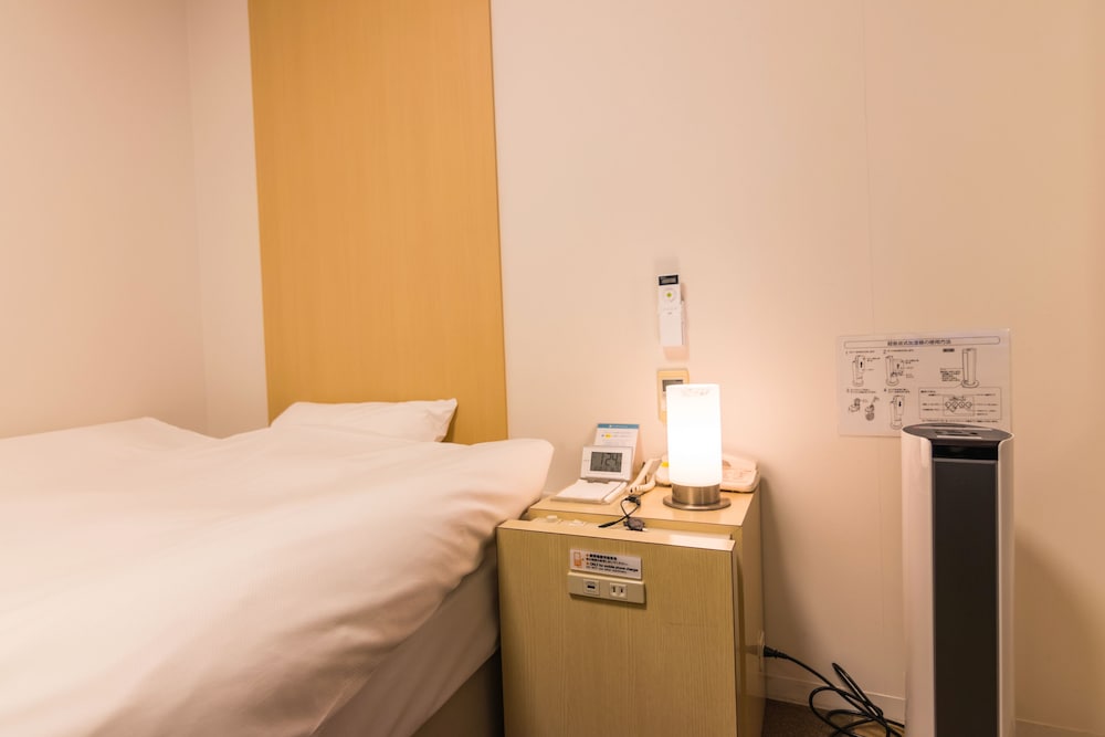 Standard Double Room - High Floor, Non Smoking thumbnail 5