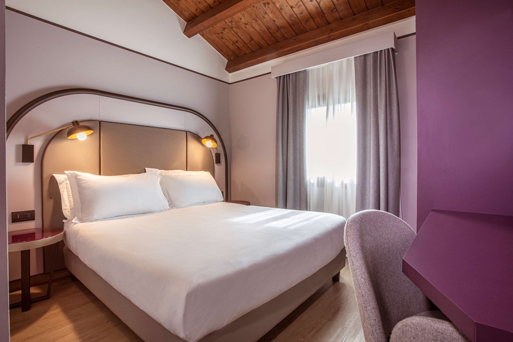 Superior Room, 1 King Bed, Non Smoking - Photo 2