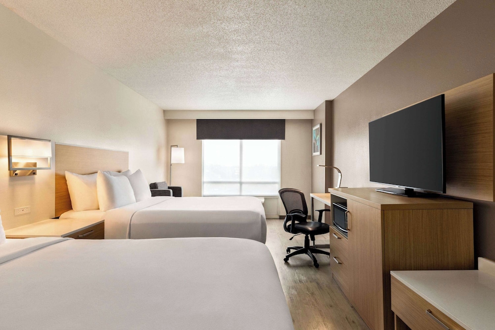 Deluxe Room, 2 Queen Beds photo 2