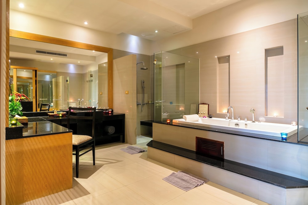 Grand Thai with Spa Bath & Private Pool - Photo 10