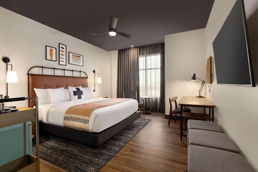 Room, 1 King Bed, Non Smoking - Photo 1