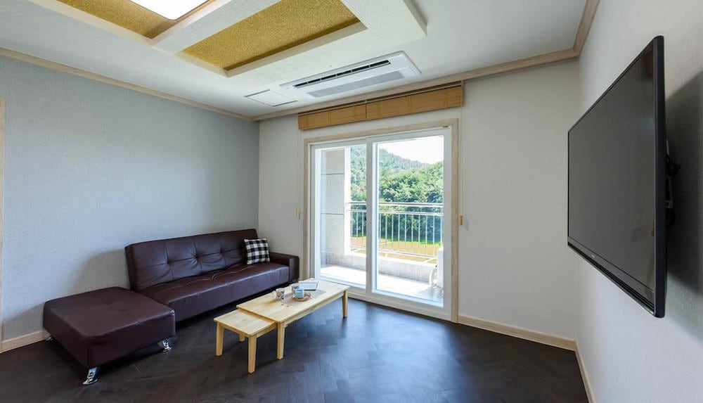 Basic Room, 1 Bedroom (ROOM 501) - Photo 4