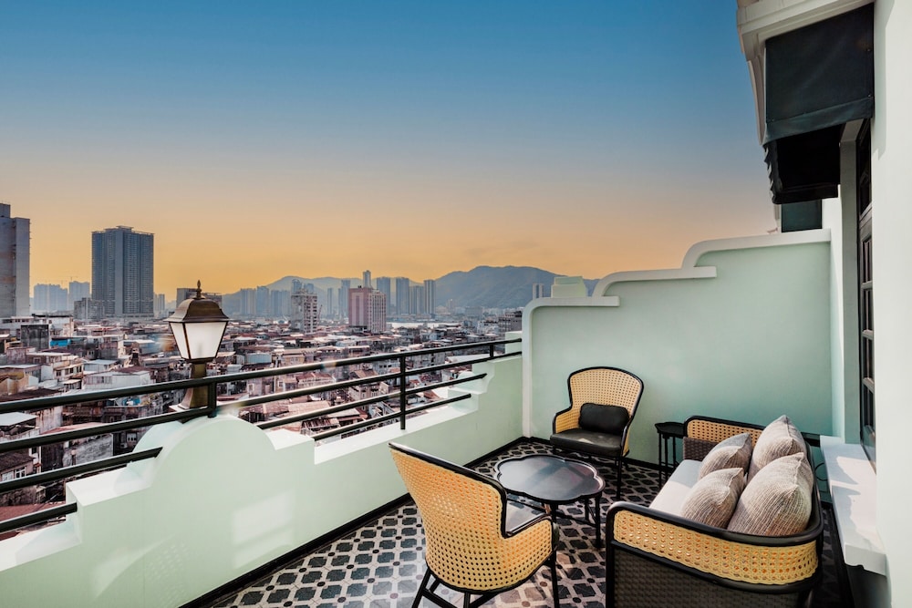 Premium Room, 1 Queen Bed, Terrace, City View