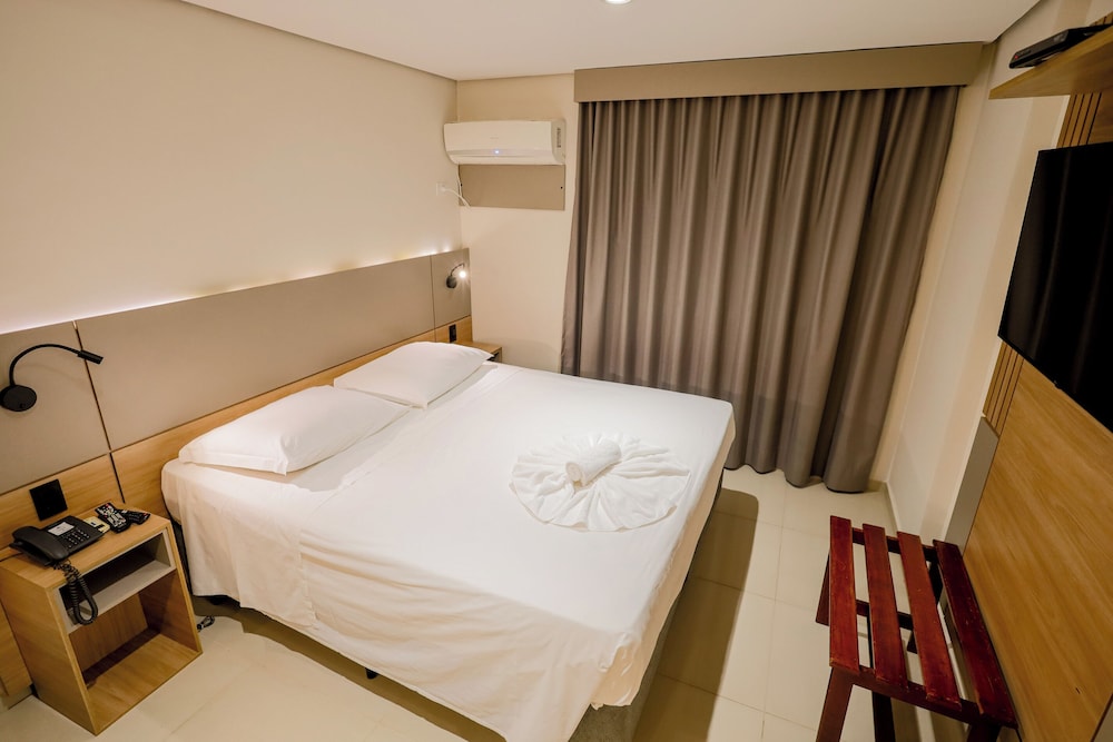 Deluxe Studio Suite, 1 King Bed photo 1