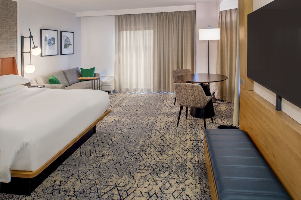 Executive Room, 1 King Bed with Sofa bed - Photo 3