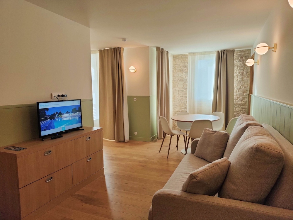 Apartment photo 1