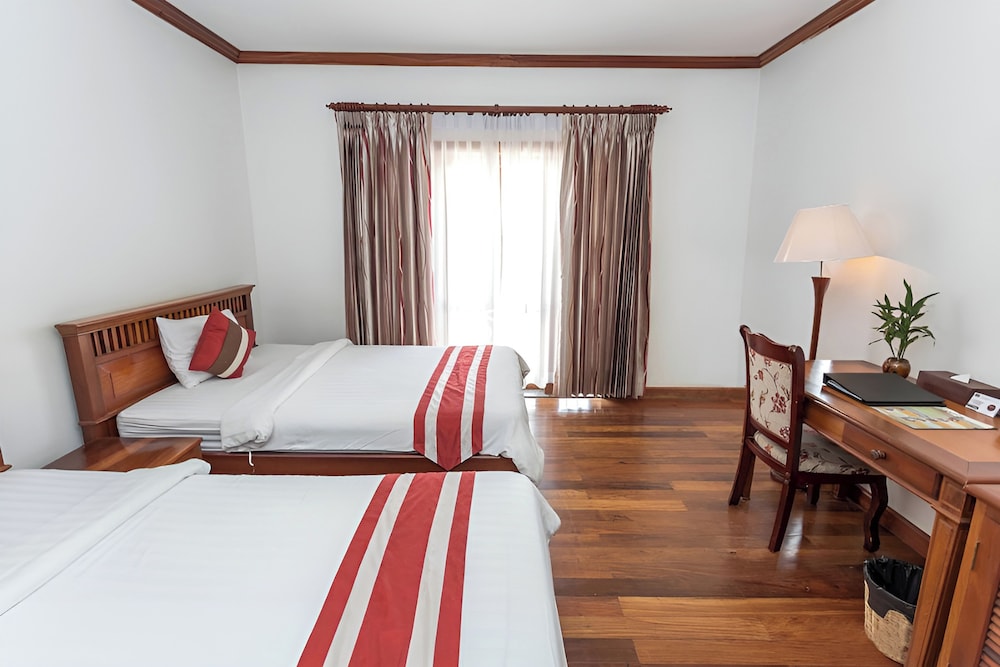 Deluxe Twin Room with Balcony - Photo 9