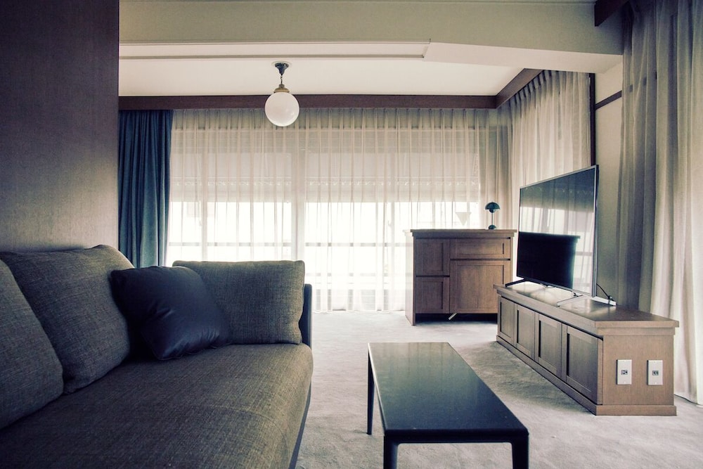 Deluxe King with Lounge Access (former Nintendo headquarter)No Smoking - Photo 9