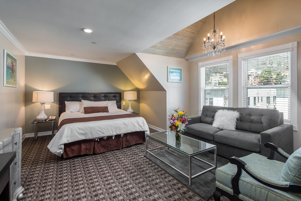 Luxury Suite, Partial Ocean View - Photo 1