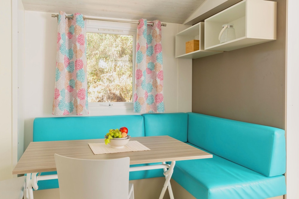 Mobile Home photo 3