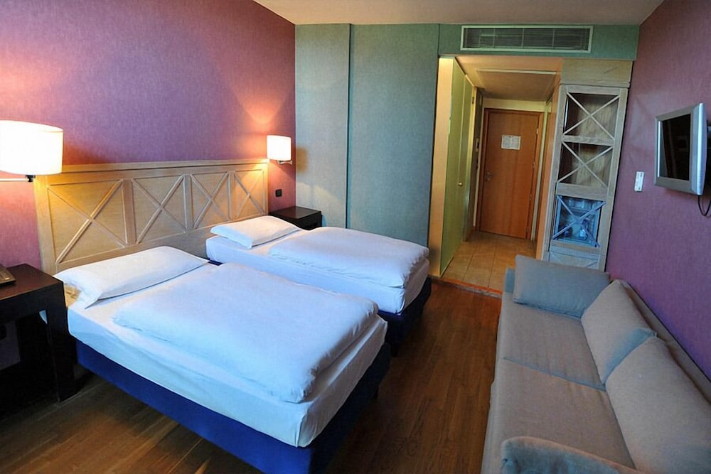 Standard Double Room Single Use - Photo 2