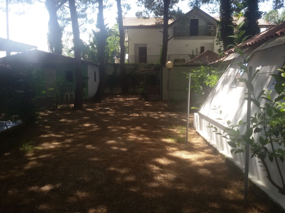 Classic Bungalow, 2 Bedrooms (4 adults ) photo 2