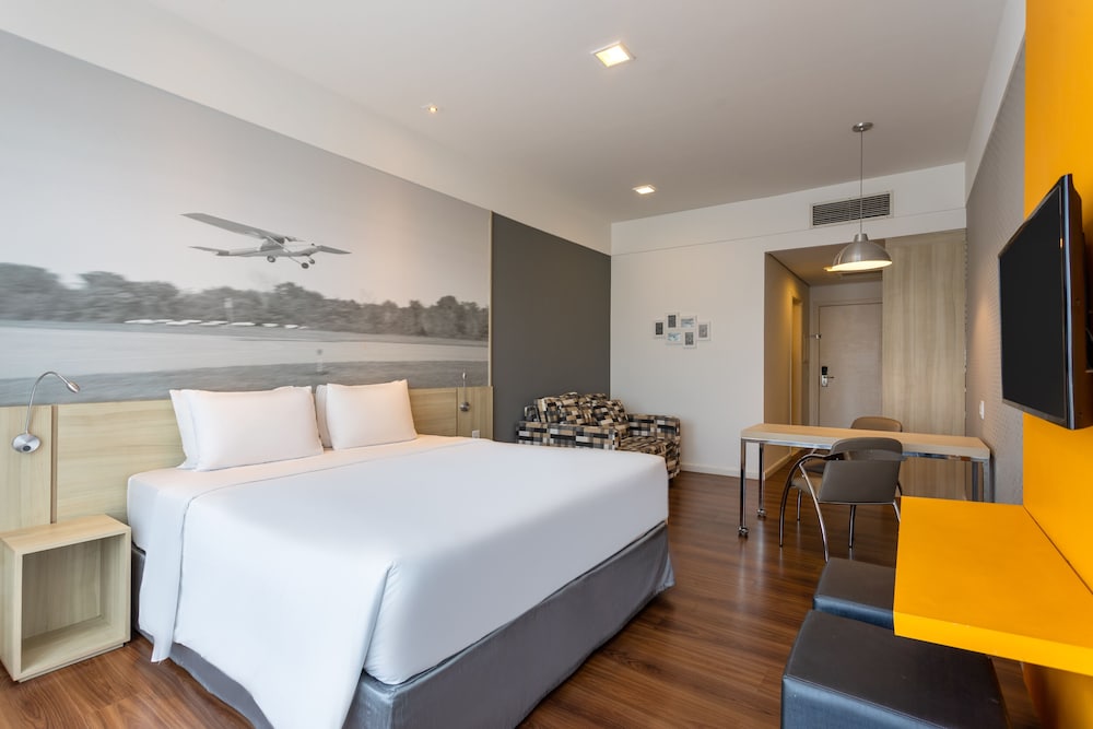 Luxury Room, 1 Queen Bed, Non Smoking - Photo 2