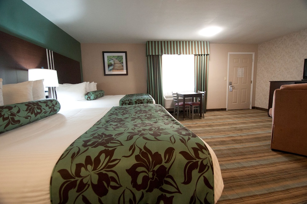 Deluxe Room, 2 Queen Beds photo 3