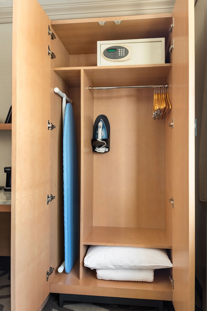 Deluxe Room, 2 Queen Beds, Non Smoking (West Tower) - Photo 2