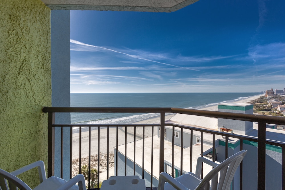 Standard Suite, Oceanfront (King Bed) - Photo 6