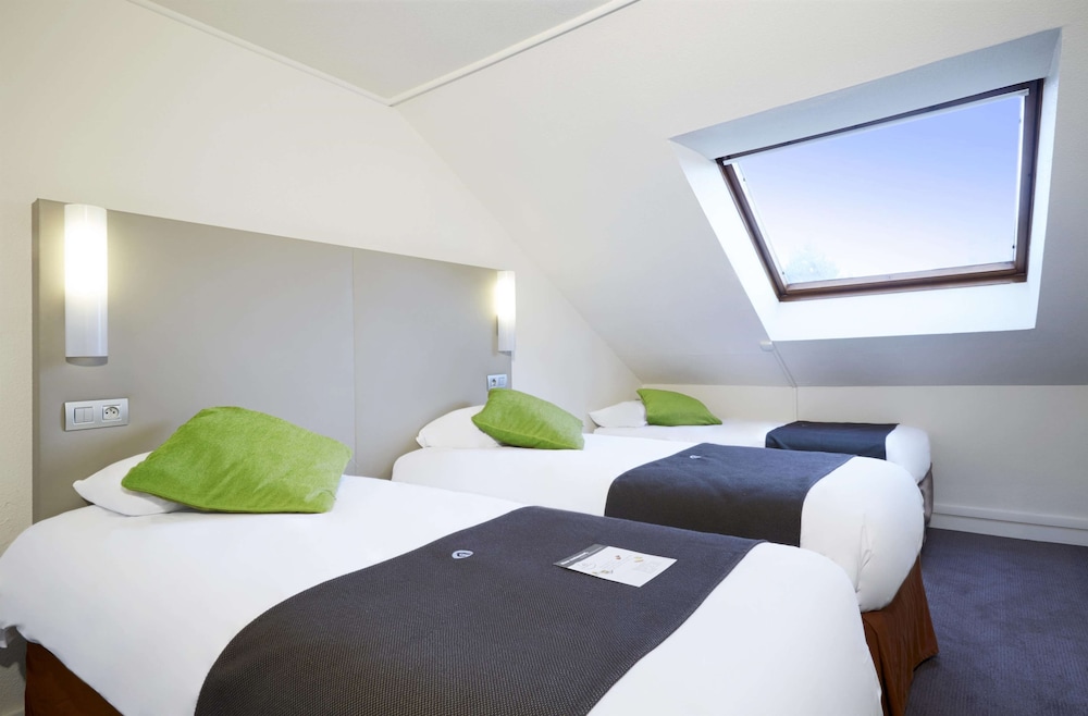 Standard Room, 3 Twin Beds photo 2