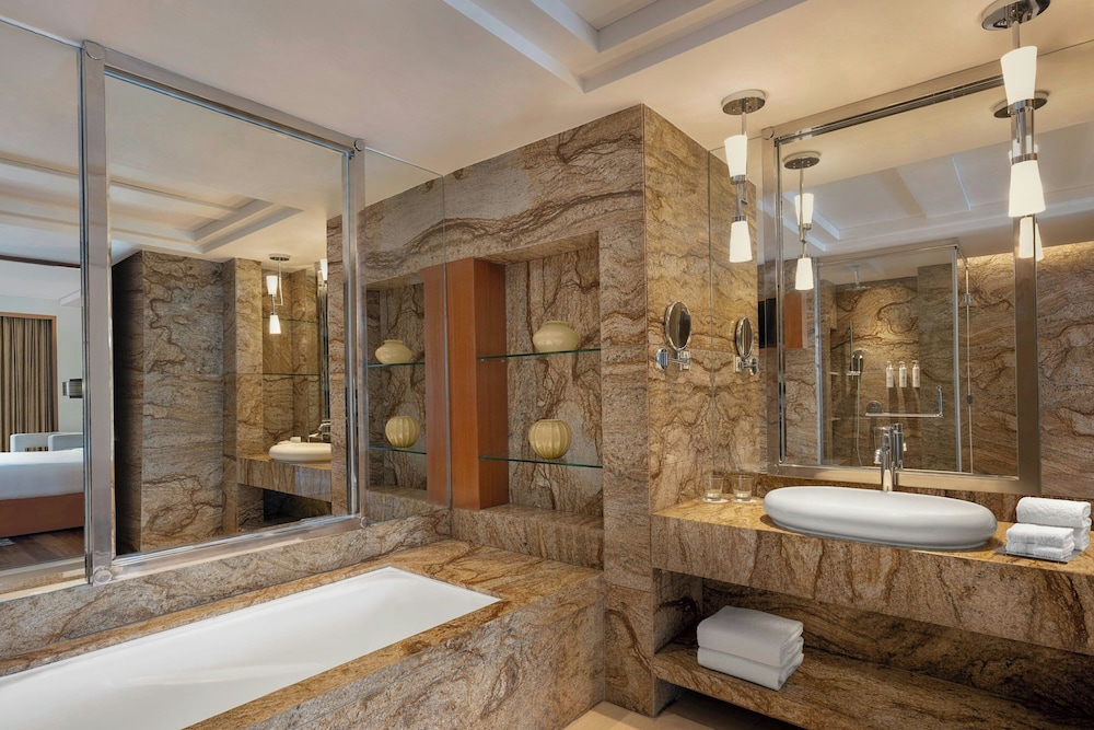 Suite, 1 King Bed Suite, 1 King Bed