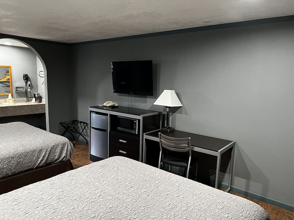 Double Room, 2 Queen Beds photo 1