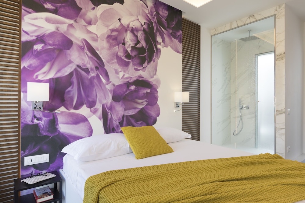 Exclusive Room, 1 Queen Bed, City View (Purple)
