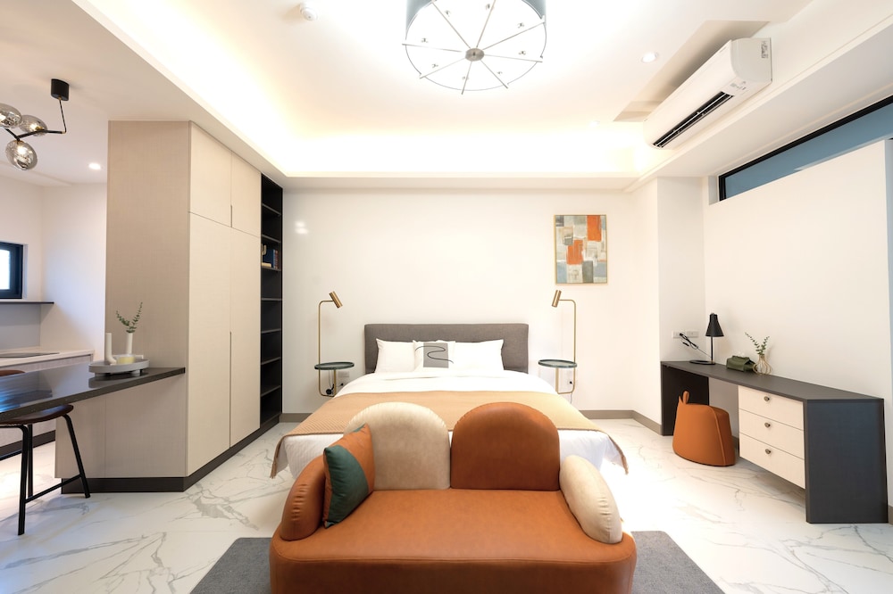 Deluxe Room - Photo 9