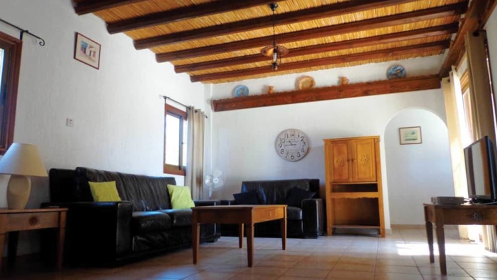 Villa photo 1
