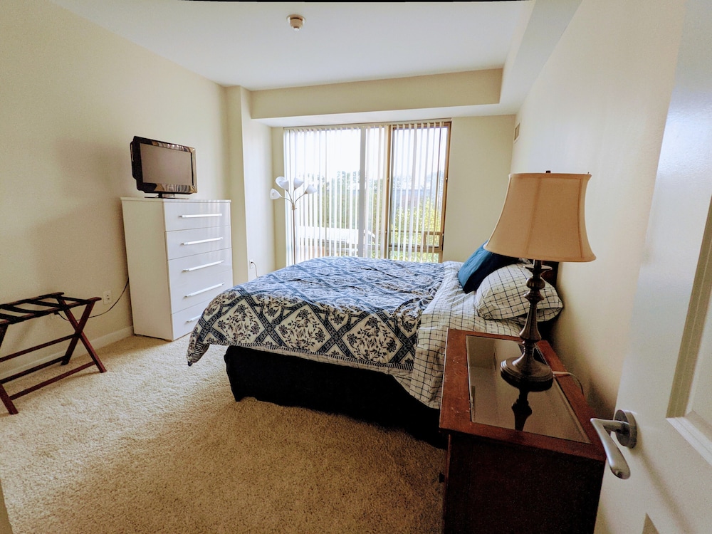 City Apartment, 2 Bedrooms photo 3