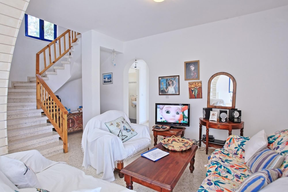 Villa photo 1