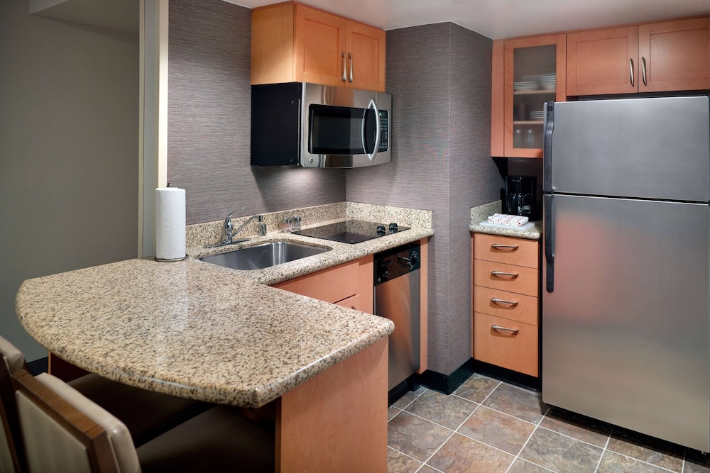 Suite, Multiple Beds, Balcony (Two Bedroom 2 Queens) photo 2