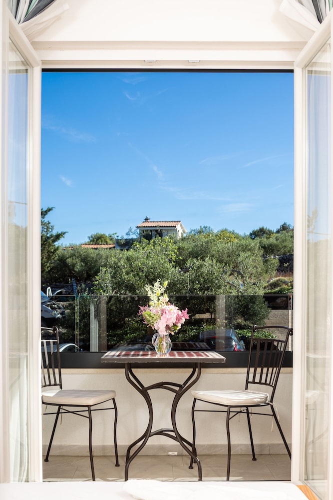 Double Room, Balcony, Park View photo 3