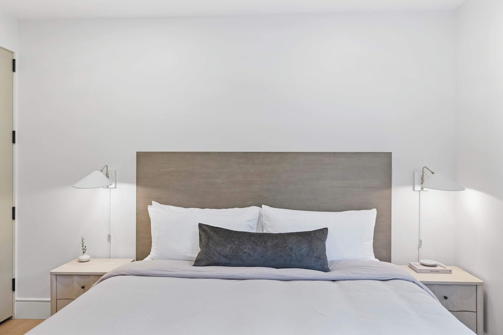 Luxury Studio, 1 King Bed, Kitchenette