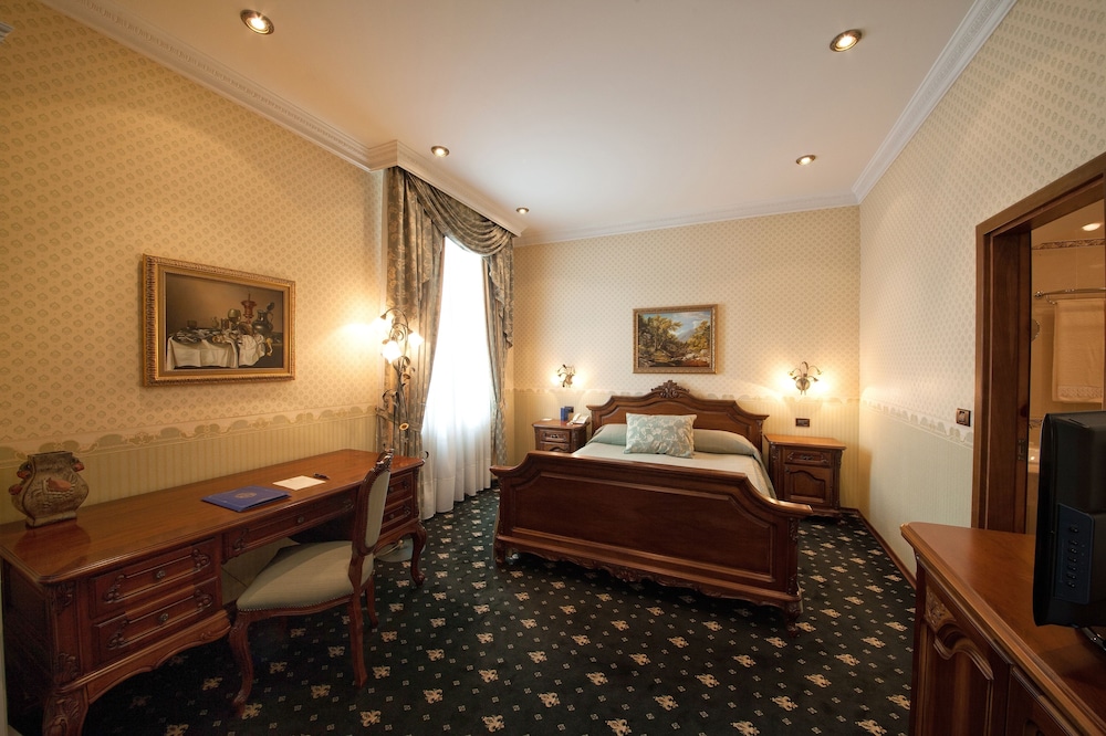 Junior Studio, 1 Queen Bed, Balcony
