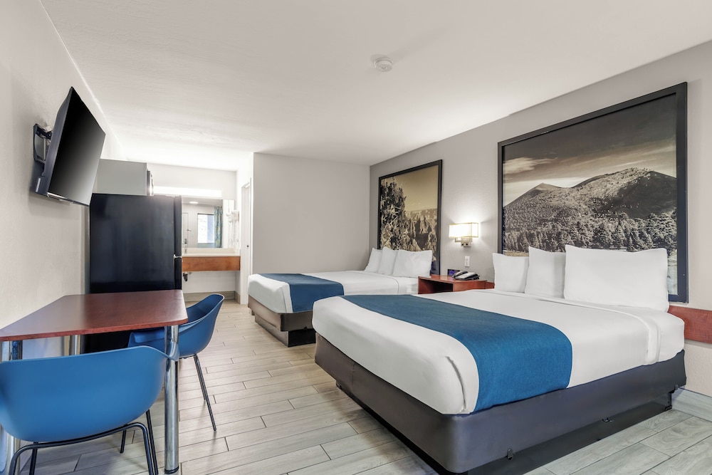 Family Suite, 2 Queen Beds, Non Smoking - Photo 4