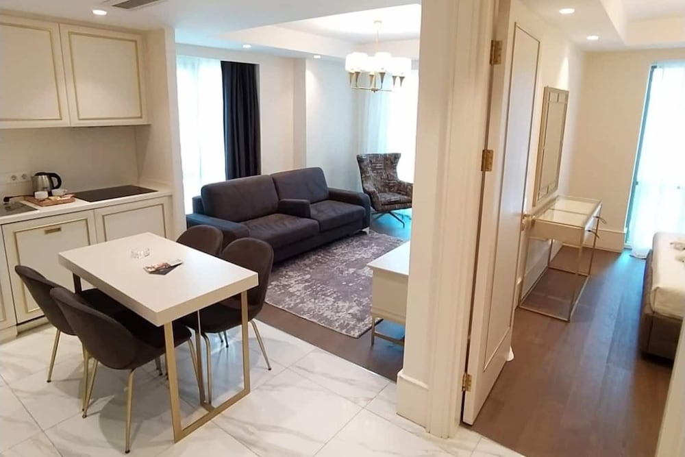 Deluxe 1+1 Suite photo 1