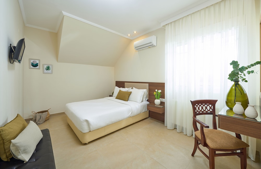 Double or Twin Room, 1 Bedroom photo 2