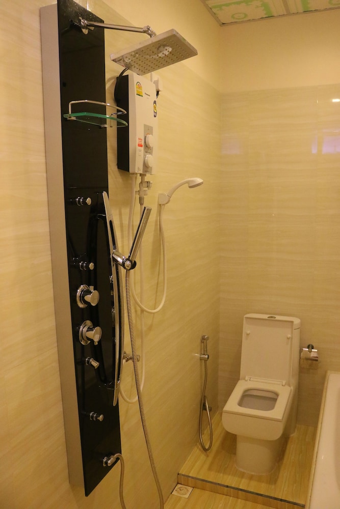 Family Room, 2 Bedrooms, Private Bathroom photo 3