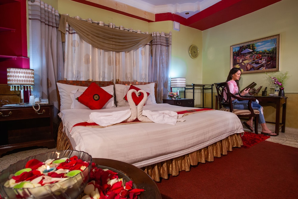 Premier Suite, 1 Queen Bed, Non Smoking, City View photo 1