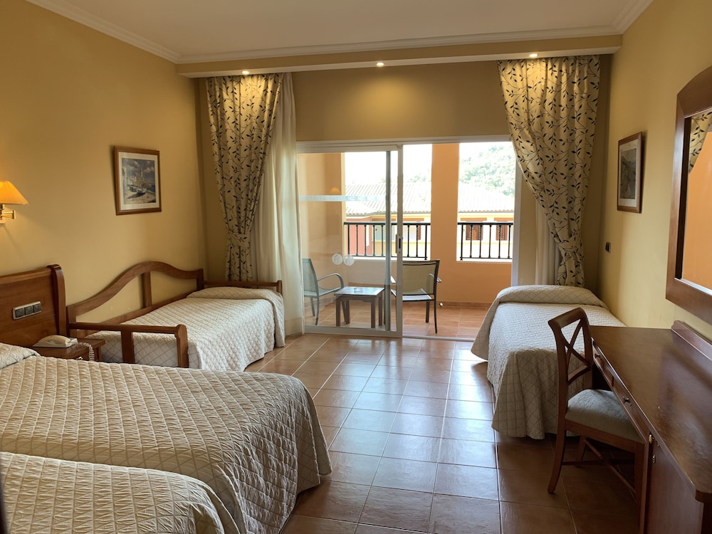 Quadruple Room, Balcony, Sea View