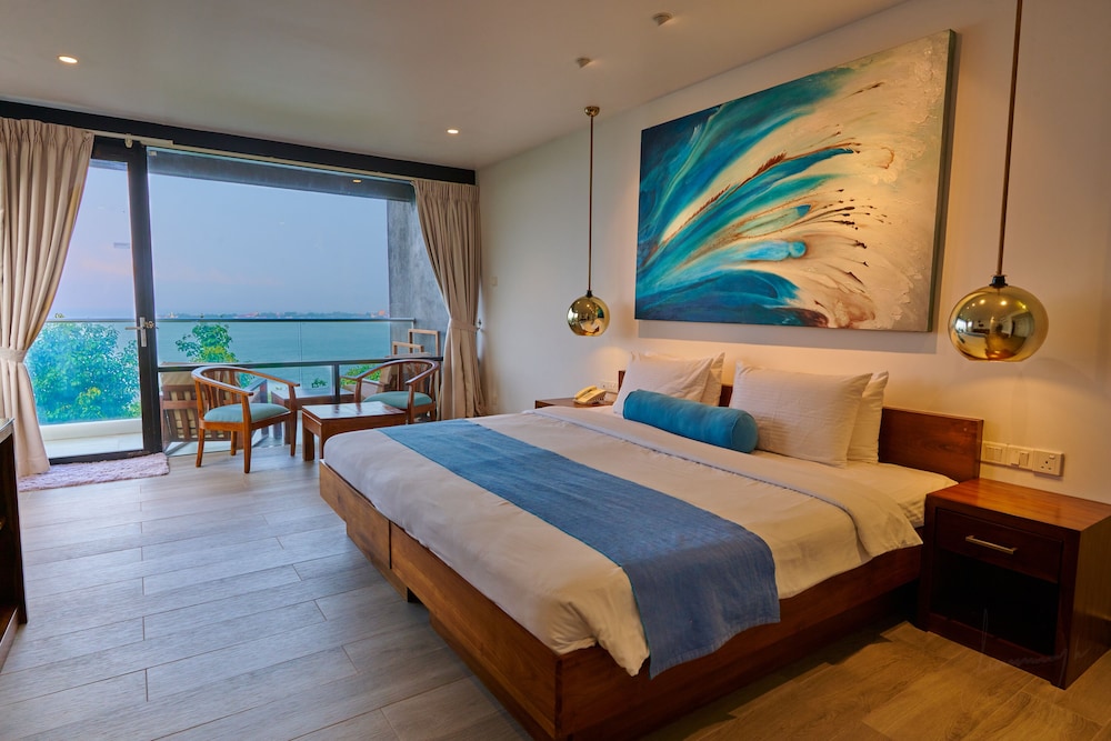 Deluxe Twin Room, Non Smoking, Partial Ocean View - Photo 2