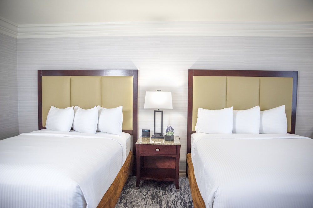 Club Room, 2 Queen Beds, Club Lounge Access, City View