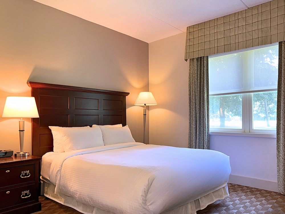 Standard Room, 1 Queen Bed, Accessible - Photo 1