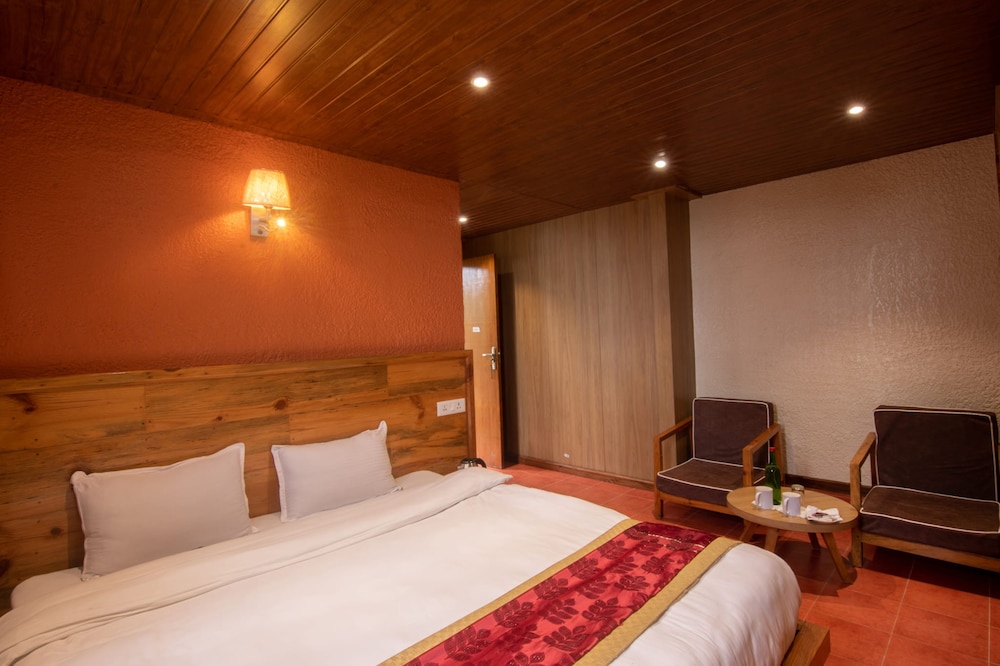 Deluxe Double or Twin Room, 1 Bedroom, Private Bathroom, Garden View photo 2