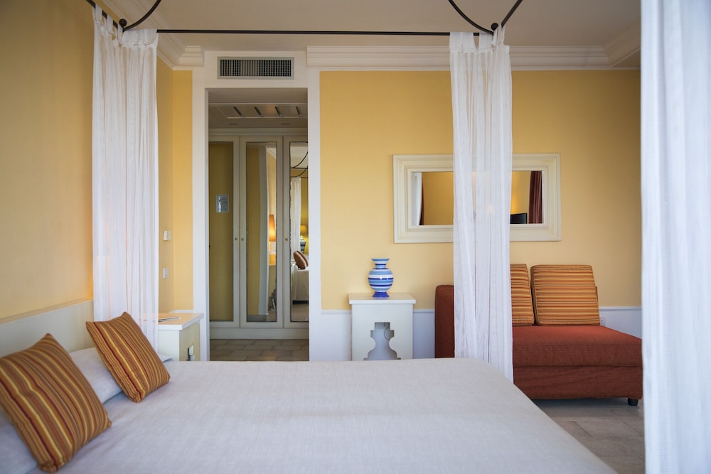 Comfort Room - Photo 1
