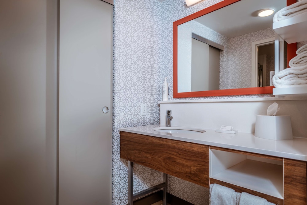 Suite, One King Bed, Non-Smoking - Photo 6