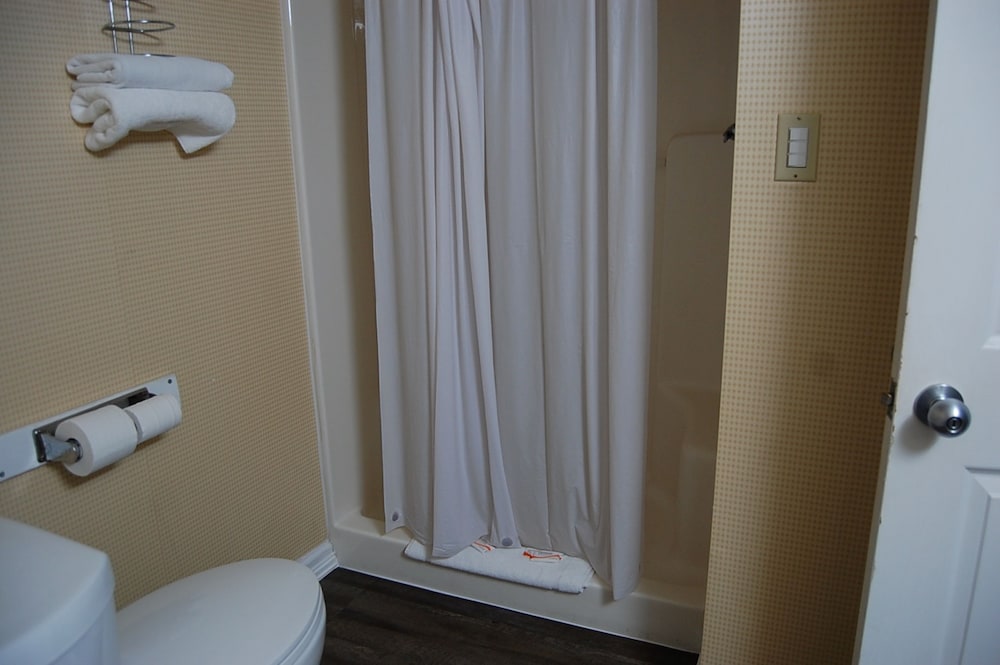 Suite, 2 Queen Beds, Fireplace - Photo 16
