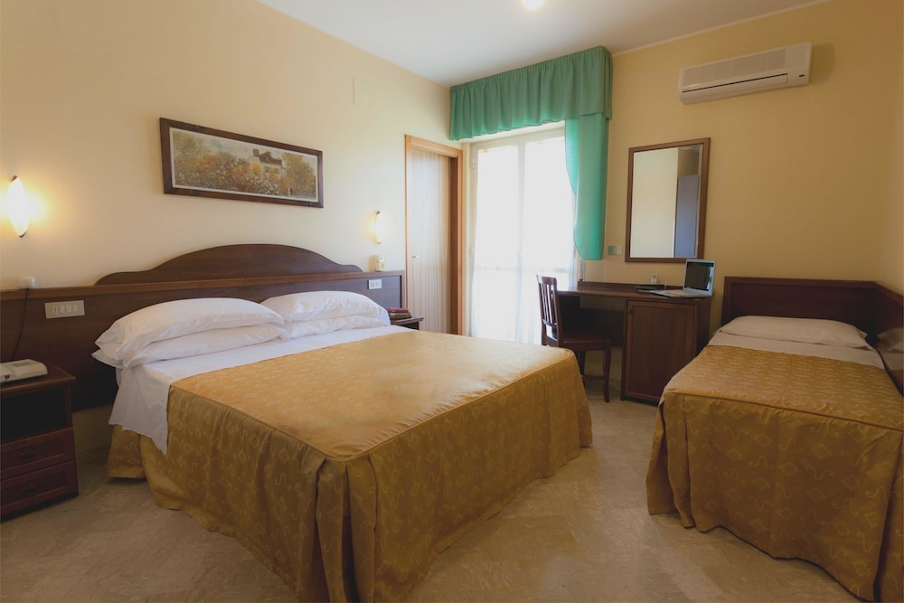 Triple Room photo 2