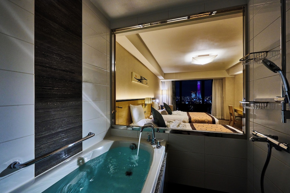 Executive Deluxe Twin Room View Bath And Skytree Side  - Non Smoking With 1extra Bed (3 Adults)